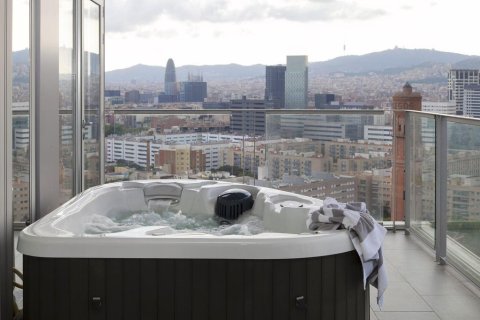 Apartamento de 3 dormitorios en venta en Barcelona, Cataluña, Spain № 1185 - foto 5