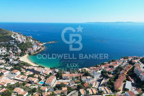 3 bedrooms villa for sale in Roses, Girona, Catalonia, Spain № 5684 - photo 17