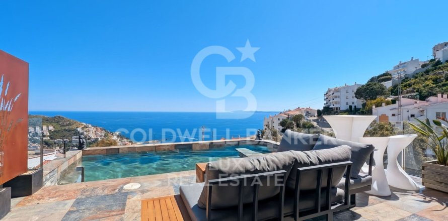 3 bedrooms villa for sale in Roses, Girona, Catalonia, Spain № 5684