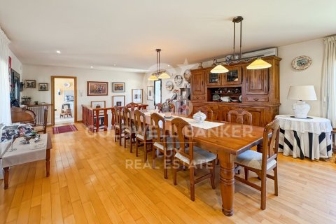 4 bedrooms villa for sale in Empuriabrava, Girona, Catalonia, Spain № 5682 - photo 7