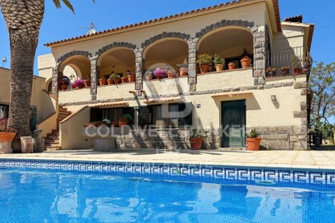 4 bedrooms villa for sale in Empuriabrava, Girona, Catalonia, Spain № 5682 - photo 15