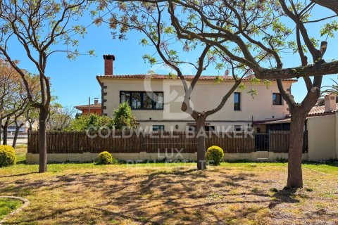 4 bedrooms villa for sale in Empuriabrava, Girona, Catalonia, Spain № 5682 - photo 17