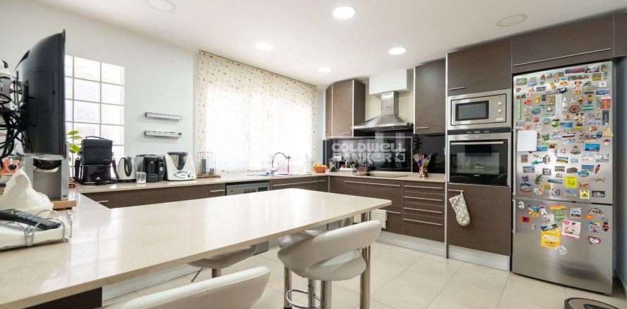 Вилла с 7 спальнями в Принципате Андорре , Лерида, Каталония, Испания № 5890