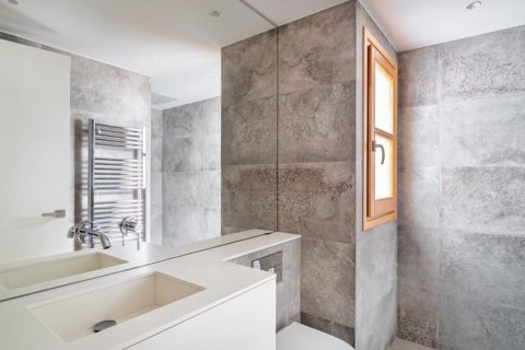 Купить квартиру в Барселона, Испания с 4 комнаты, 164.0м², № 3423 - фото 4