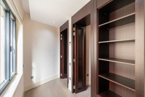 Купить квартиру в Барселона, Испания с 4 комнаты, № 1521 - фото 16