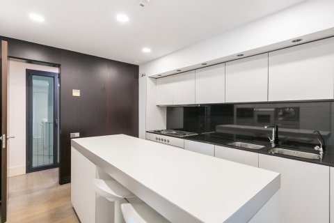 Купить квартиру в Барселона, Испания с 4 комнаты, № 1521 - фото 8