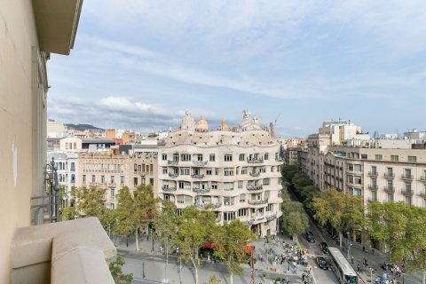 Купить квартиру в Барселона, Испания с 4 комнаты, № 1521 - фото 3