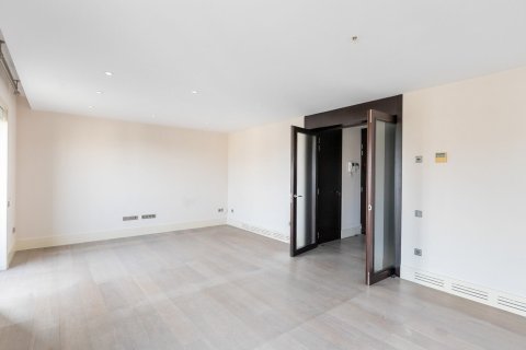 Купить квартиру в Барселона, Испания с 4 комнаты, № 1521 - фото 5