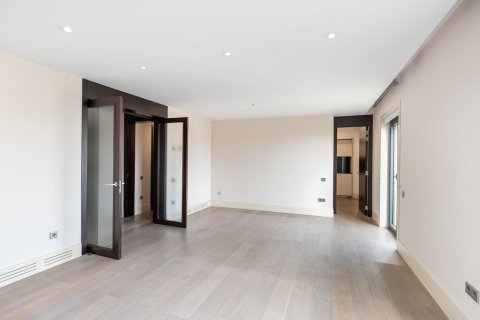 Купить квартиру в Барселона, Испания с 4 комнаты, № 1521 - фото 4