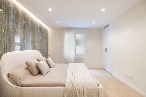 Купить квартиру в Барселона, Испания с 5 комнат, № 1515 - фото 18