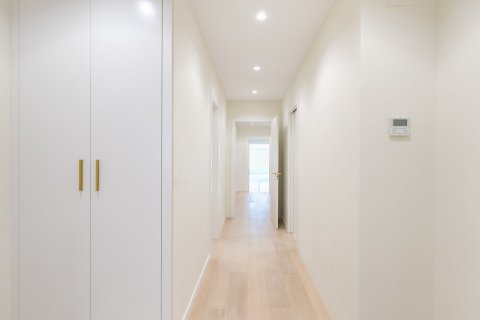 Купить квартиру в Барселона, Испания с 5 комнат, № 1515 - фото 13