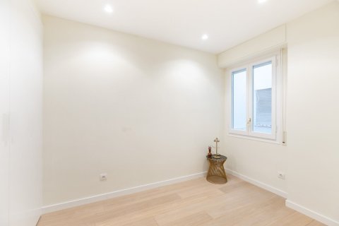 Купить квартиру в Барселона, Испания с 5 комнат, № 1515 - фото 25