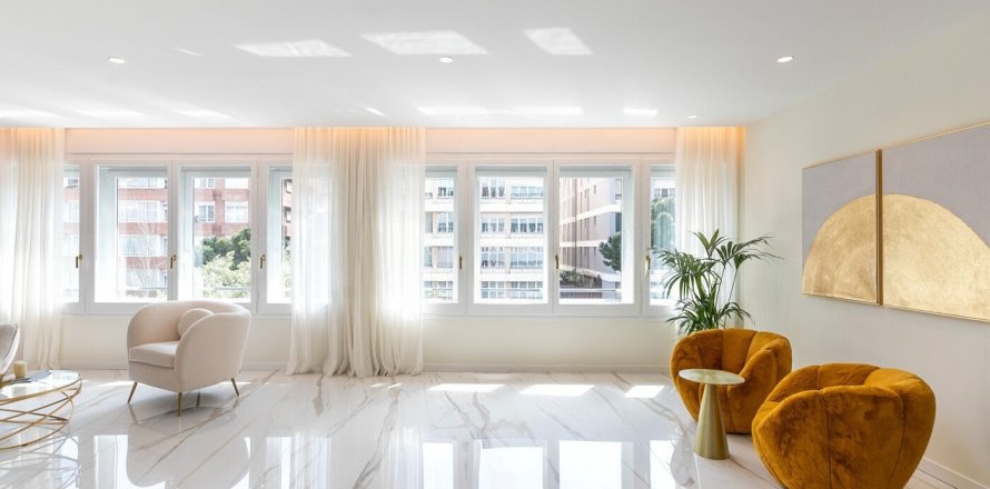 Квартира с 4 спальнями в Барселоне, Каталония, Испания № 1515