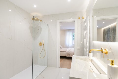 Купить квартиру в Барселона, Испания с 5 комнат, № 1515 - фото 21