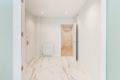 Купить квартиру в Барселона, Испания с 5 комнат, № 1515 - фото 28