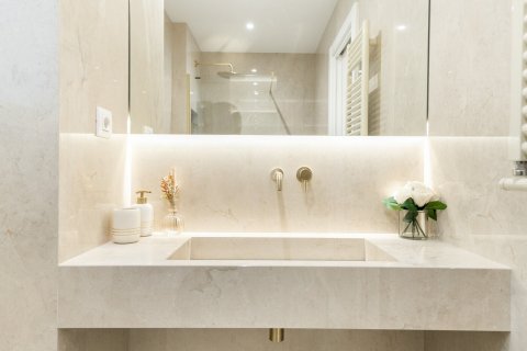 Купить квартиру в Барселона, Испания с 5 комнат, № 1515 - фото 14