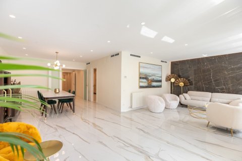 Купить квартиру в Барселона, Испания с 5 комнат, № 1515 - фото 4