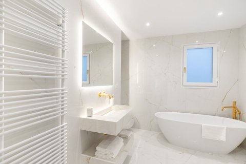 Купить квартиру в Барселона, Испания с 5 комнат, № 1515 - фото 19