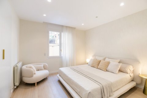 Купить квартиру в Барселона, Испания с 5 комнат, № 1515 - фото 10