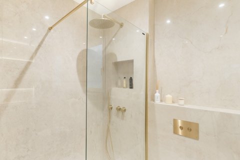 Купить квартиру в Барселона, Испания с 5 комнат, № 1515 - фото 15