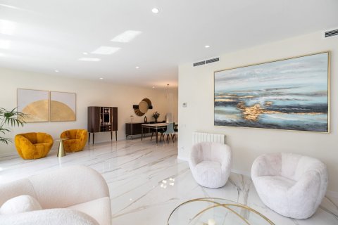 Купить квартиру в Барселона, Испания с 5 комнат, № 1515 - фото 5