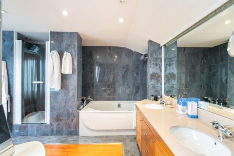 Купить квартиру в Барселона, Испания с 5 комнат, № 1520 - фото 16