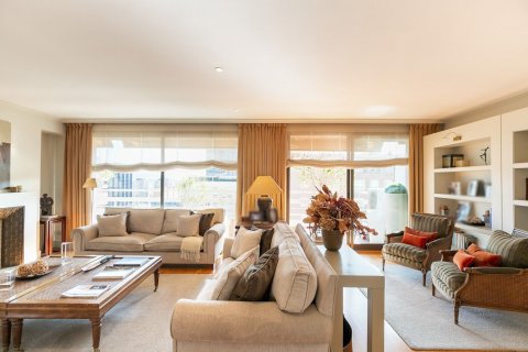 Купить квартиру в Барселона, Испания с 5 комнат, № 1520 - фото 2