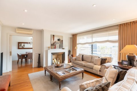 Купить квартиру в Барселона, Испания с 5 комнат, № 1520 - фото 3