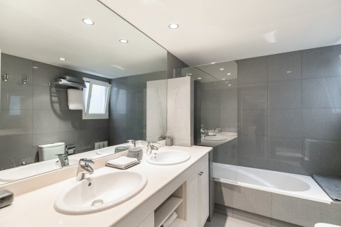 Купить квартиру в Барселона, Испания с 5 комнат, № 1520 - фото 21