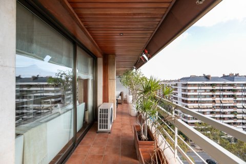 Купить квартиру в Барселона, Испания с 5 комнат, № 1520 - фото 5