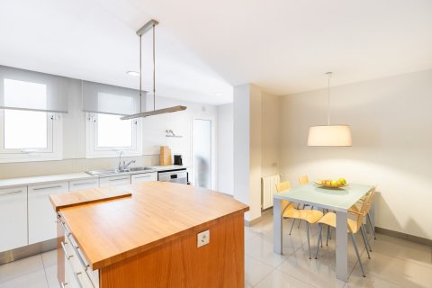 Купить квартиру в Барселона, Испания с 5 комнат, № 1520 - фото 9