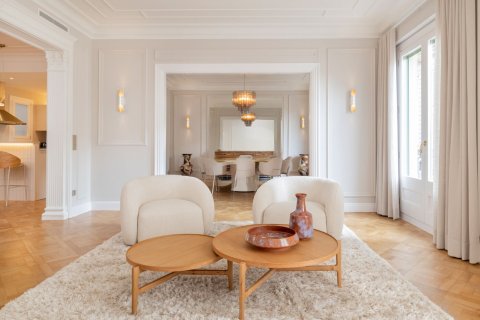 Купить квартиру в Барселона, Испания с 4 комнаты, № 1519 - фото 2