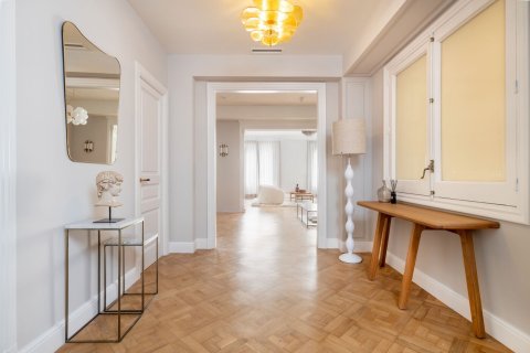 Купить квартиру в Барселона, Испания с 4 комнаты, № 1519 - фото 9