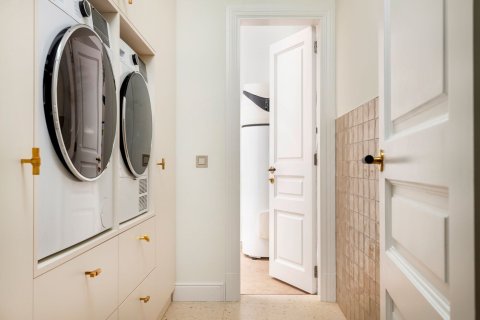 Купить квартиру в Барселона, Испания с 4 комнаты, № 1519 - фото 26