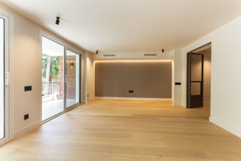 Купить квартиру в Барселона, Испания с 6 комнат, № 1518 - фото 6