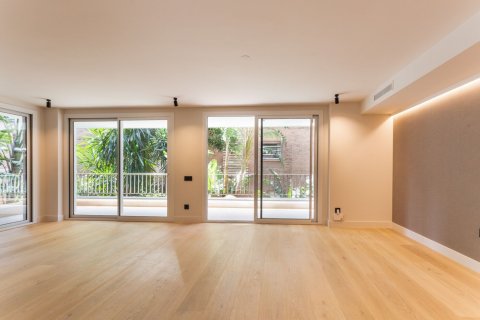 Купить квартиру в Барселона, Испания с 6 комнат, № 1518 - фото 2