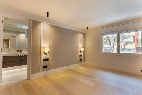 Купить квартиру в Барселона, Испания с 6 комнат, № 1518 - фото 17