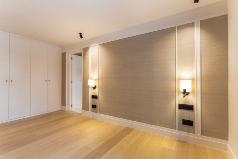 Купить квартиру в Барселона, Испания с 6 комнат, № 1518 - фото 18