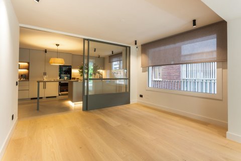 Купить квартиру в Барселона, Испания с 6 комнат, № 1518 - фото 8