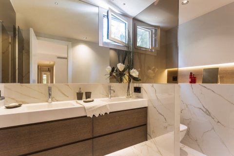 Купить квартиру в Барселона, Испания с 6 комнат, № 1518 - фото 21