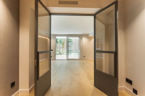 Купить квартиру в Барселона, Испания с 6 комнат, № 1518 - фото 14