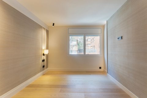 Купить квартиру в Барселона, Испания с 6 комнат, № 1518 - фото 19