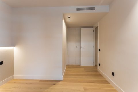 Купить квартиру в Барселона, Испания с 6 комнат, № 1518 - фото 27