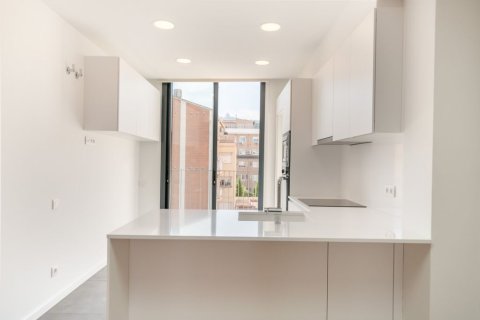 Apartamento de 3 dormitorios en venta en Barcelona, Cataluña, Spain № 1141 - foto 8