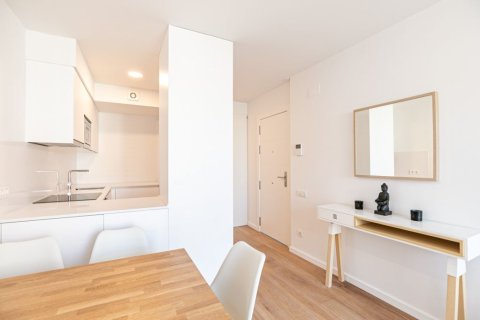 Apartamento de 3 dormitorios en venta en Barcelona, Cataluña, Spain № 1141 - foto 18