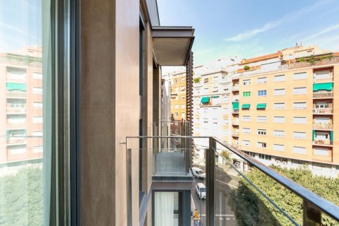 Apartamento de 3 dormitorios en venta en Barcelona, Cataluña, Spain № 1141 - foto 4