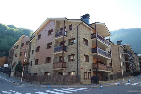3 bedrooms apartment for sale in Principado De Andorra (Ninguna Poblacion Tiene C.P.), Lleida, Catalonia, Spain № 5447 - photo 10