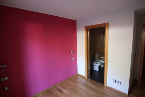 3 bedrooms apartment for sale in Principado De Andorra (Ninguna Poblacion Tiene C.P.), Lleida, Catalonia, Spain № 5447 - photo 7