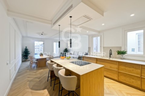 3 bedrooms apartment for sale in Barcelona, Catalonia, Spain № 5442 - photo 3