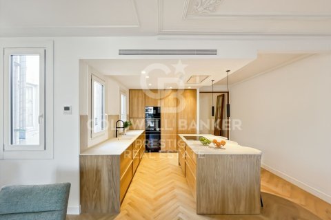 3 bedrooms apartment for sale in Barcelona, Catalonia, Spain № 5442 - photo 7